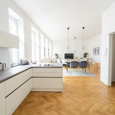 4Ty3 Apartments - Spacious Apartment In The Heart Of The 8Th District Is Calling Vienna Exterior photo