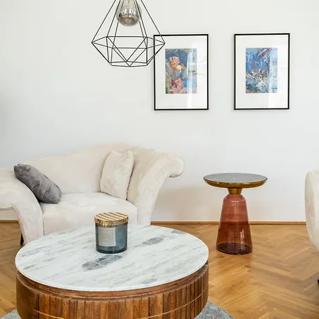4Ty3 Apartments - Spacious Apartment In The Heart Of The 8Th District Is Calling Vienna Exterior photo