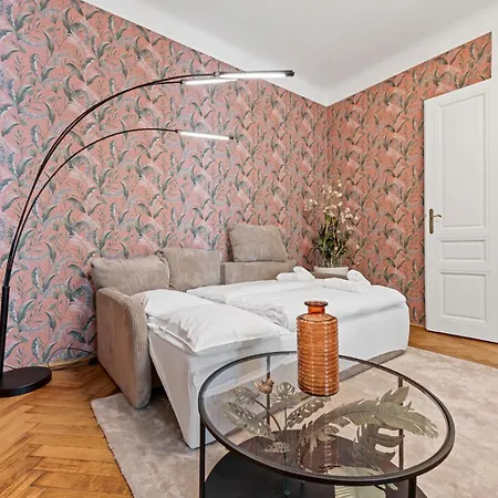 4Ty3 Apartments - Spacious Apartment In The Heart Of The 8Th District Is Calling Vienna Exterior photo