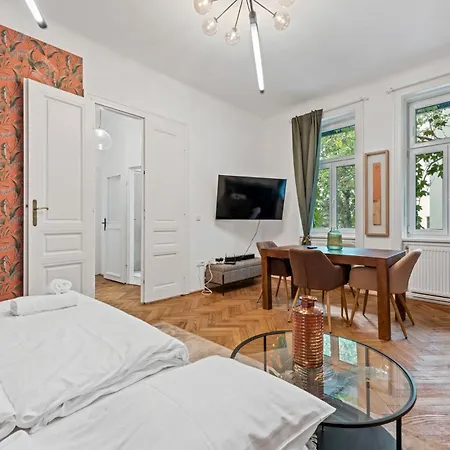 4Ty3 Apartments - Spacious Apartment In The Heart Of The 8Th District Is Calling Vienna Exterior photo