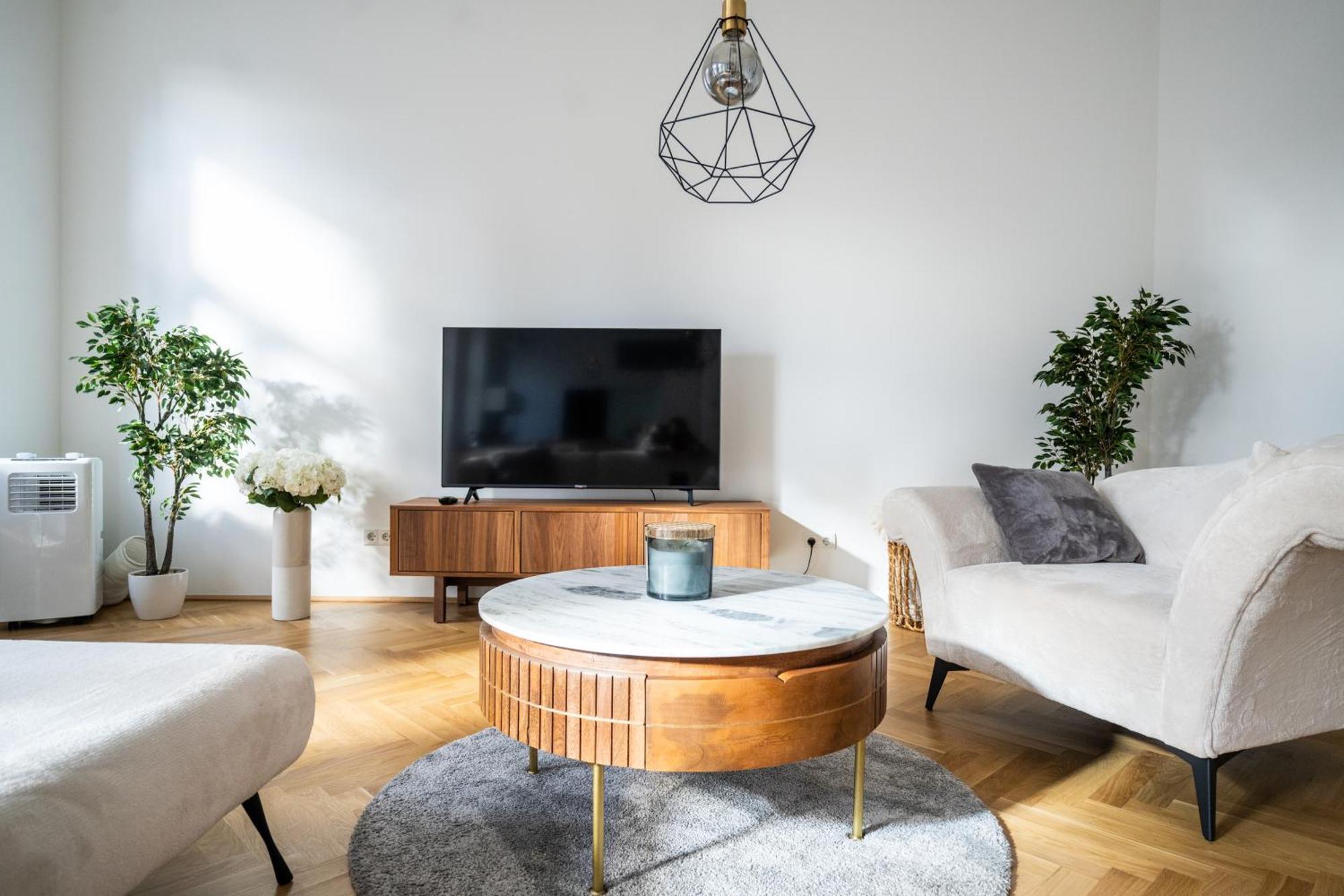 4ty3 - Spacious In The Heart Of The 8th District Is Calling Apartment *