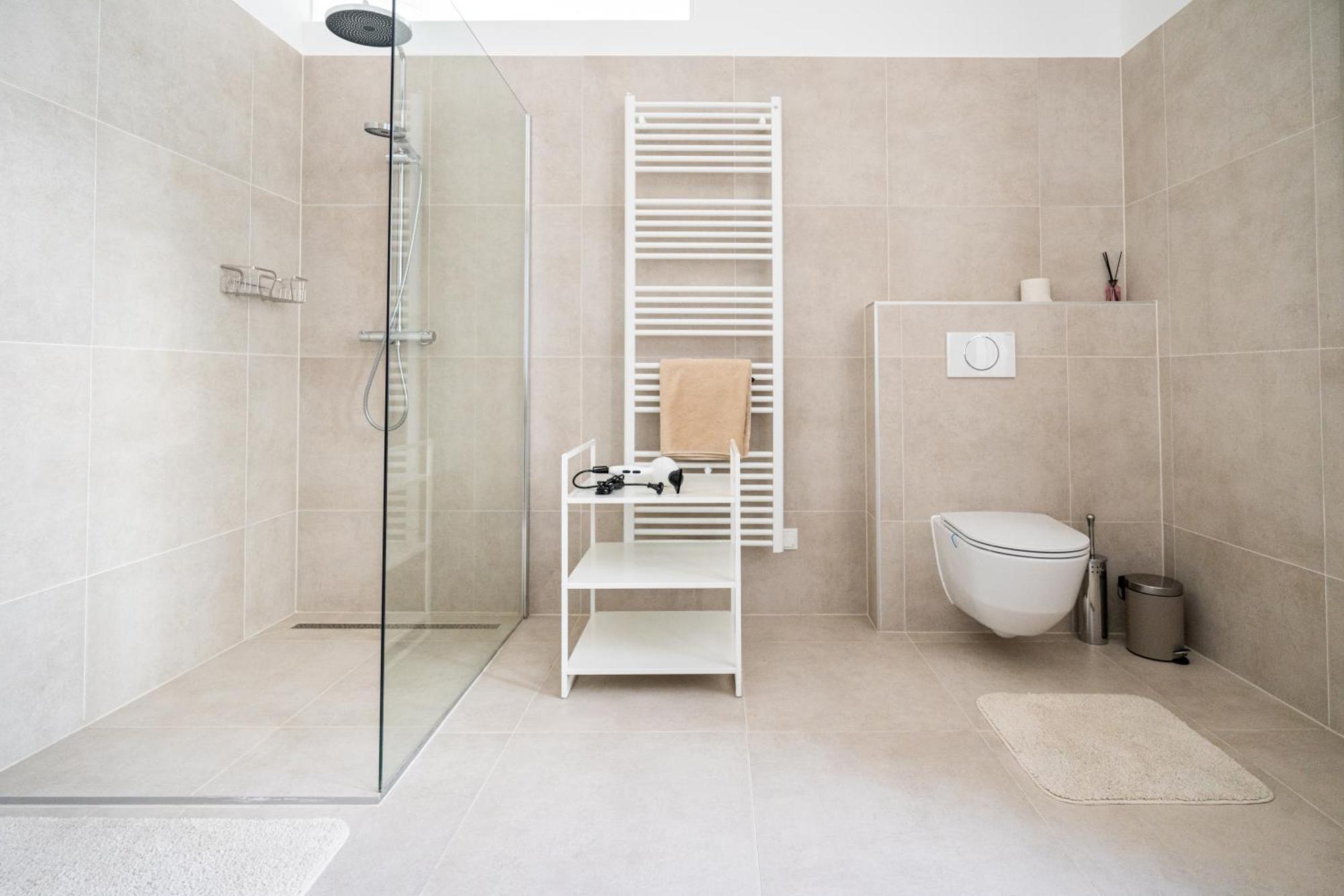 4ty3 - Spacious In The Heart Of The 8th District Is Calling Apartment
