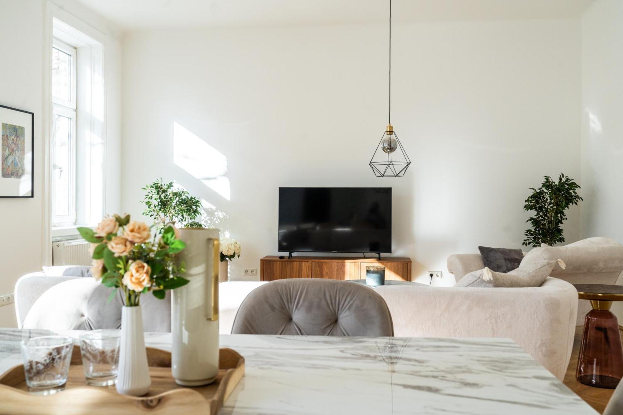 4ty3 - Spacious In The Heart Of The 8th District Is Calling Vienna