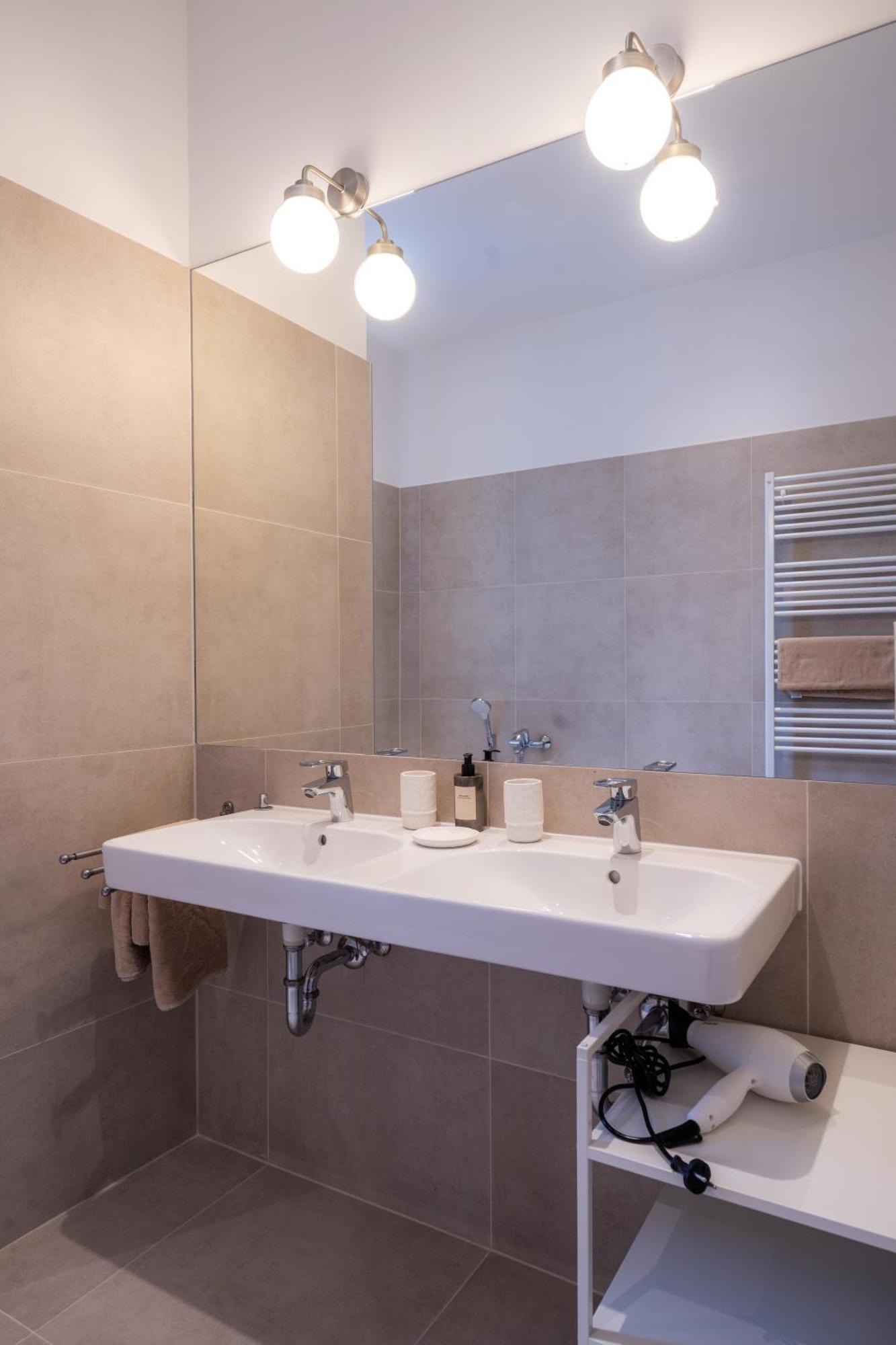 4ty3 - Spacious In The Heart Of The 8th District Is Calling * Vienna