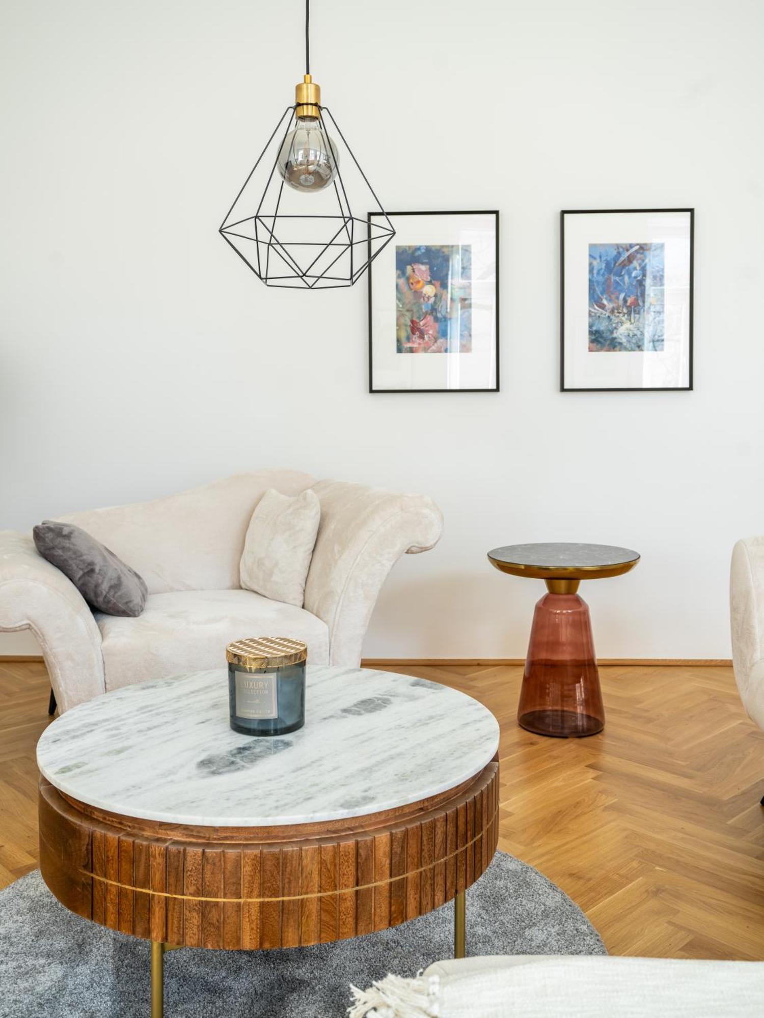 4ty3 - Spacious In The Heart Of The 8th District Is Calling * Vienna
