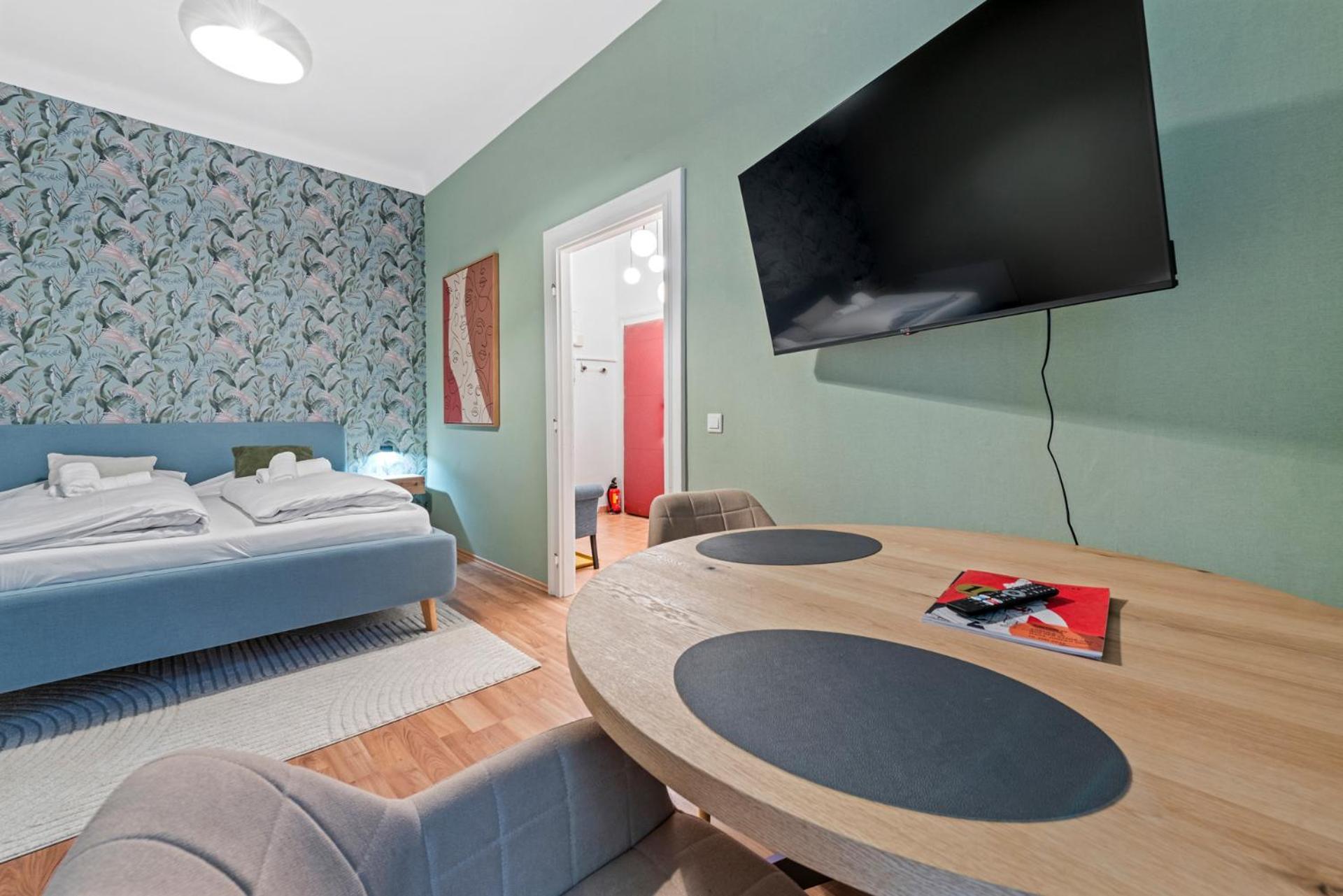 4ty3 - Spacious In The Heart Of The 8th District Is Calling *