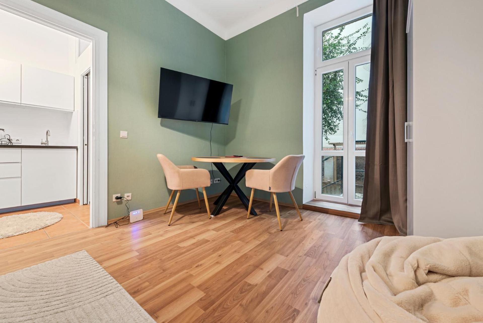 4ty3 - Spacious In The Heart Of The 8th District Is Calling * Vienna