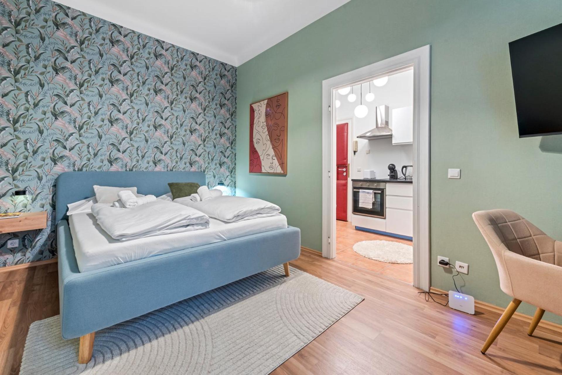 4ty3 - Spacious In The Heart Of The 8th District Is Calling