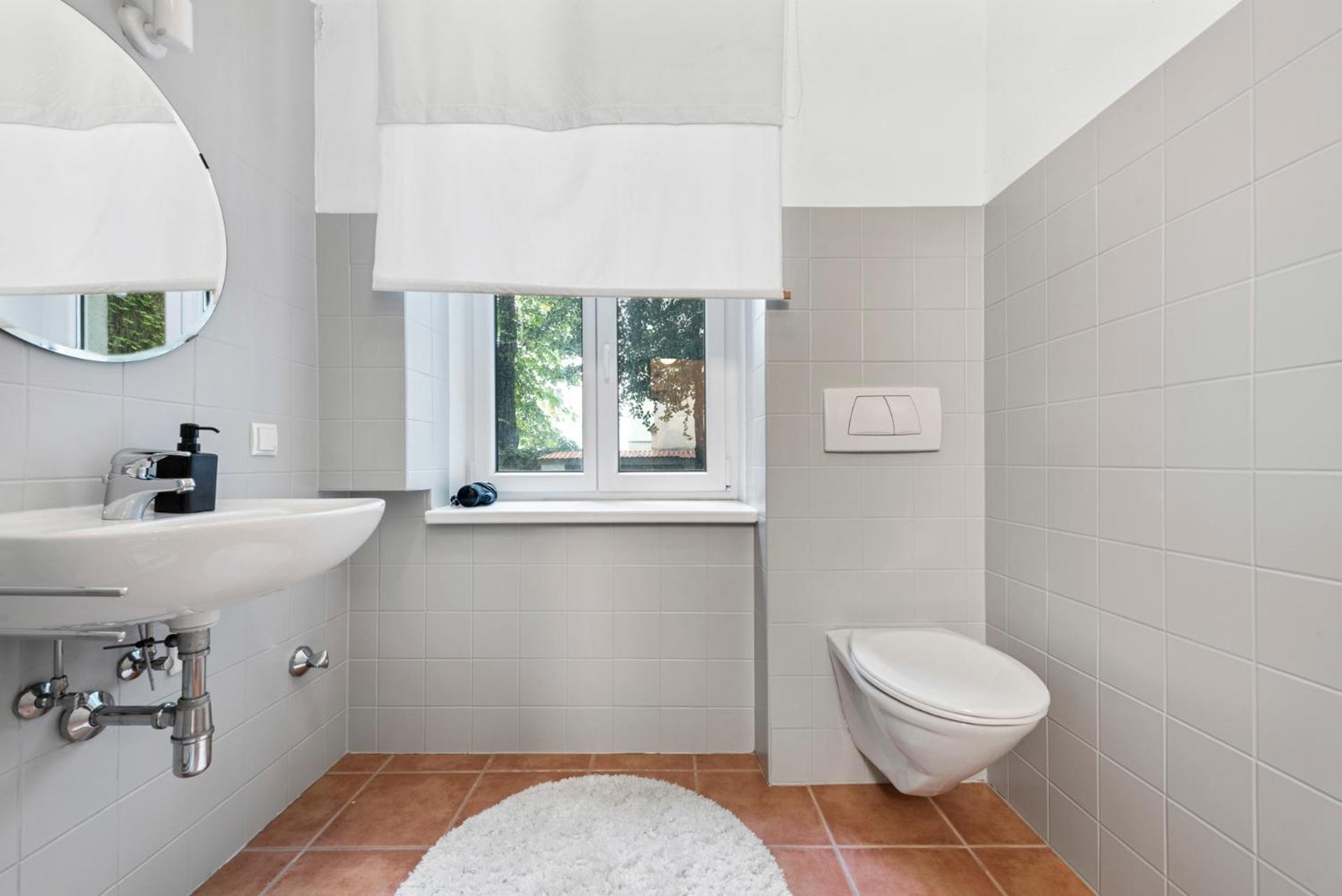 4ty3 - Spacious In The Heart Of The 8th District Is Calling