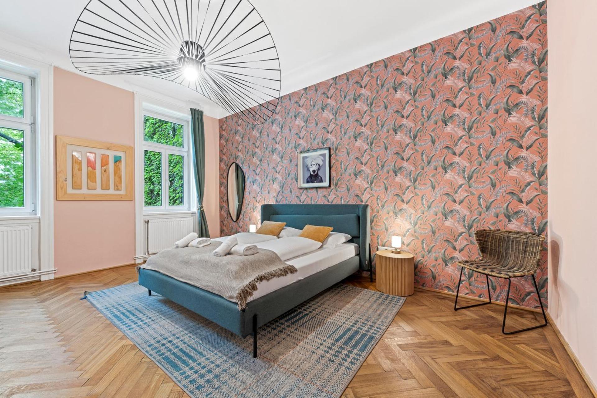 4ty3 - Spacious In The Heart Of The 8th District Is Calling