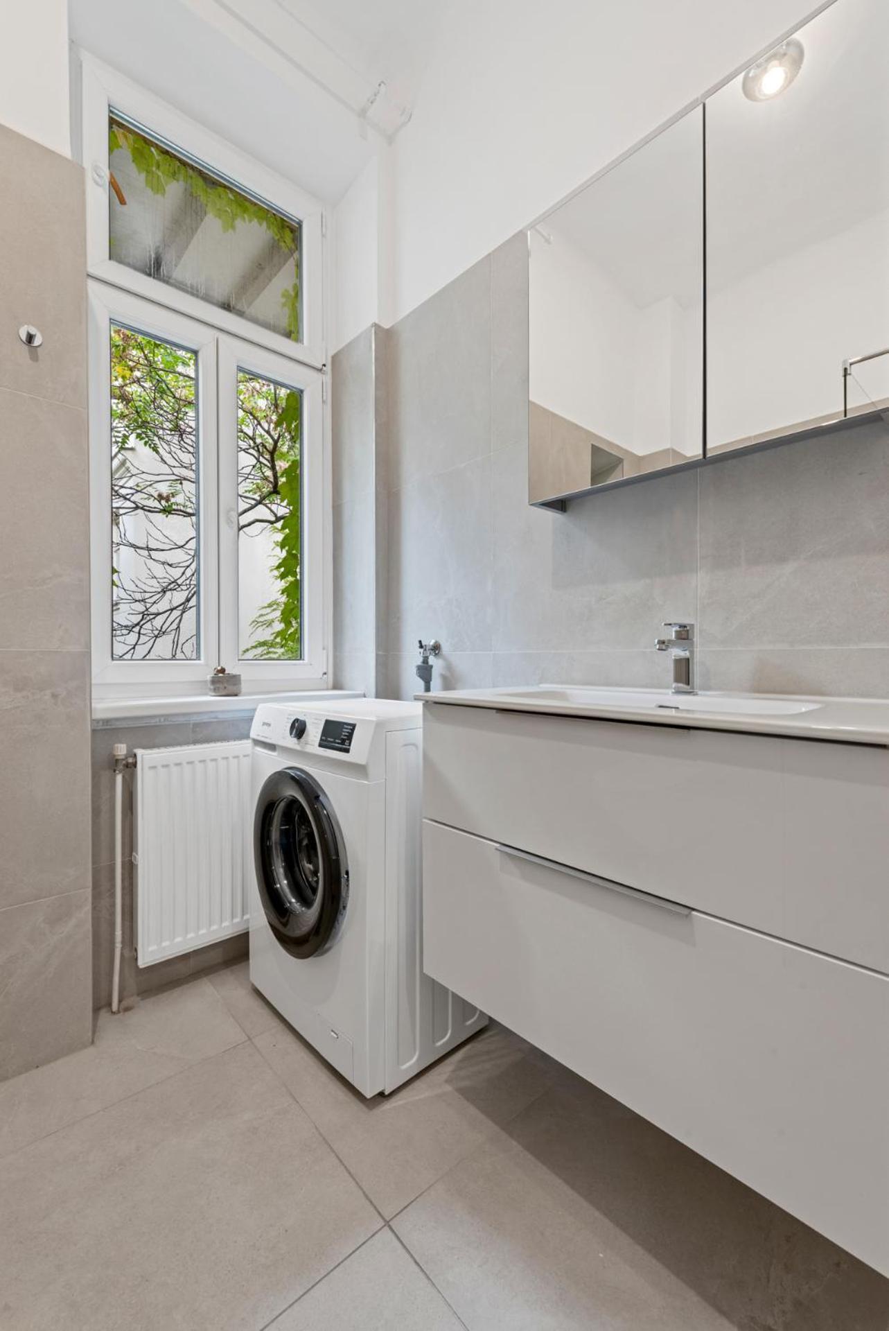 4ty3 - Spacious In The Heart Of The 8th District Is Calling * Vienna